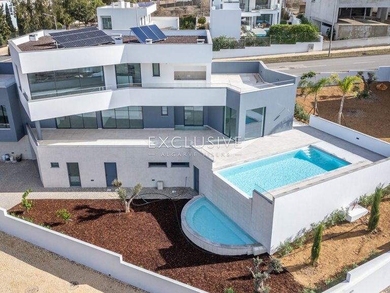 Villa for Sale in Lagos, Algarve 1