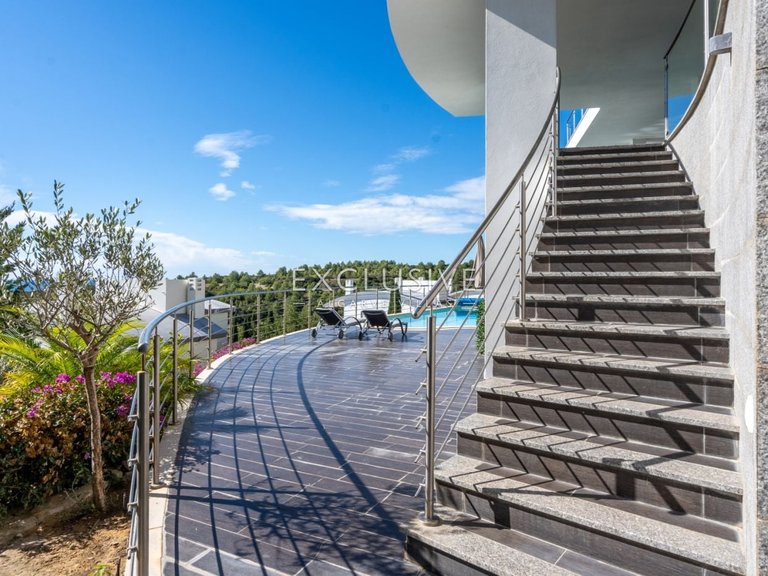 Villa for Sale in Praia Da Luz, Algarve 22