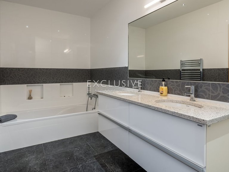 Villa for Sale in Praia Da Luz, Algarve 17