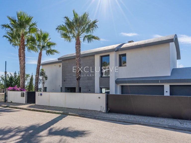 Villa for Sale in Praia Da Luz, Algarve 24