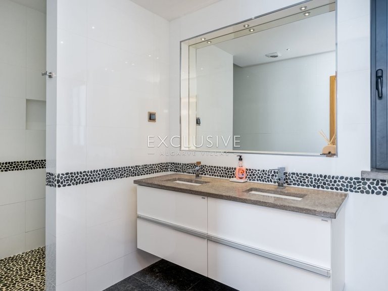 Villa for Sale in Praia Da Luz, Algarve 13