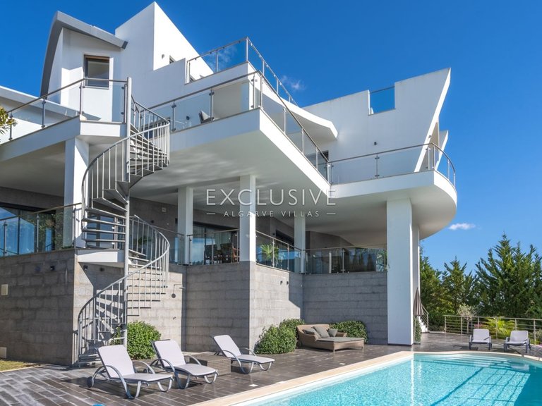 Villa for Sale in Praia Da Luz, Algarve 2