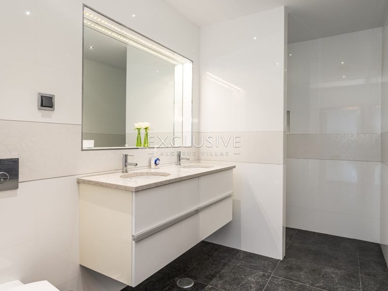 Villa for Sale in Praia Da Luz, Algarve 19