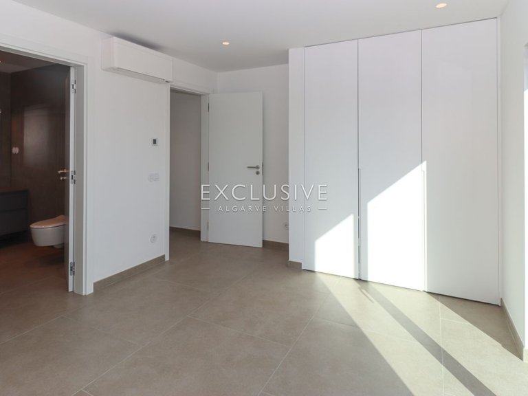 Villa for Sale in Carvoeiro, Algarve 16