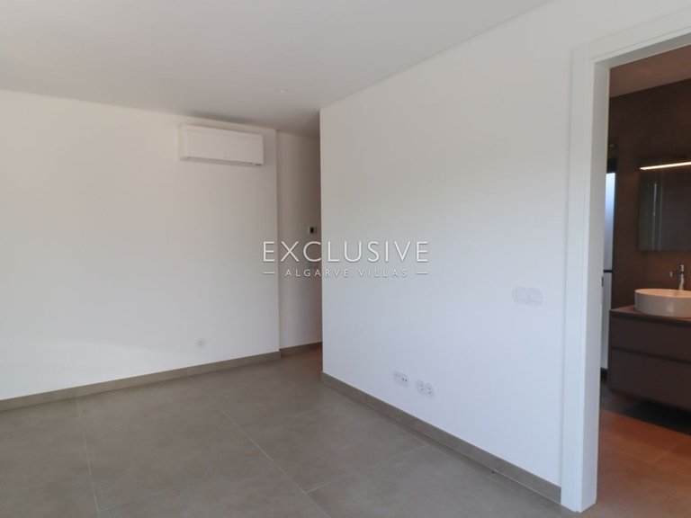 Villa for Sale in Carvoeiro, Algarve 17