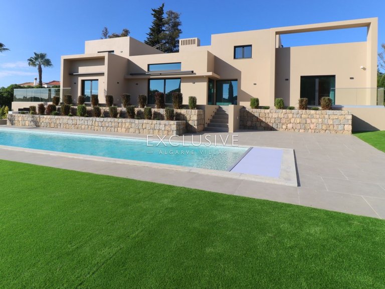 Villa for Sale in Carvoeiro, Algarve 1