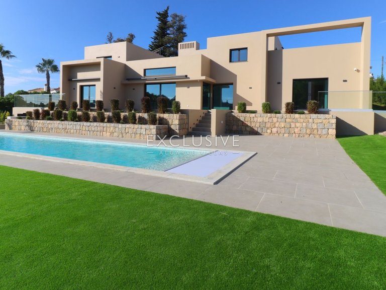 Villa for Sale in Carvoeiro, Algarve 28