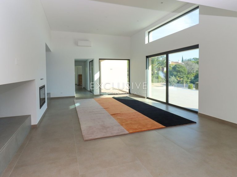 Villa for Sale in Carvoeiro, Algarve 5