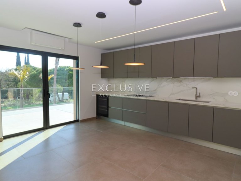 Villa for Sale in Carvoeiro, Algarve 9