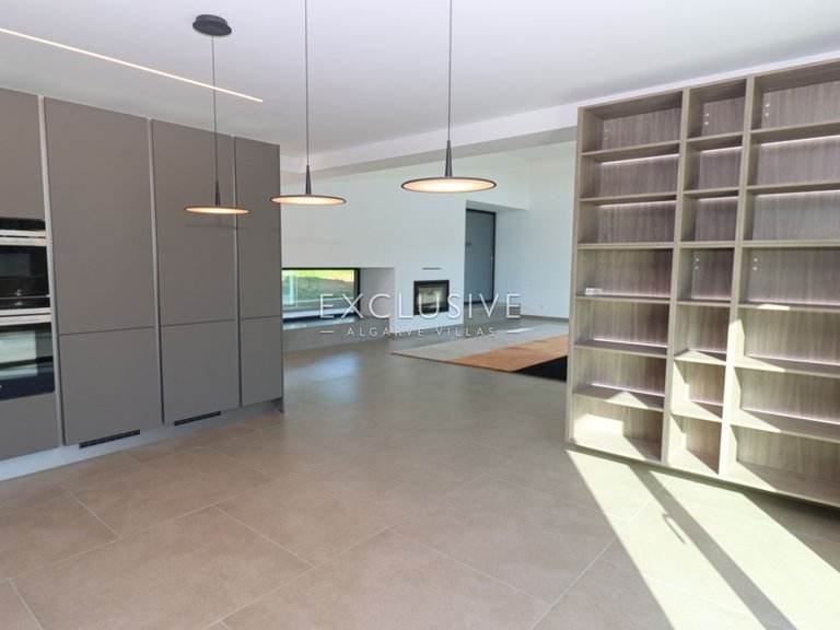 Villa for Sale in Carvoeiro, Algarve 7