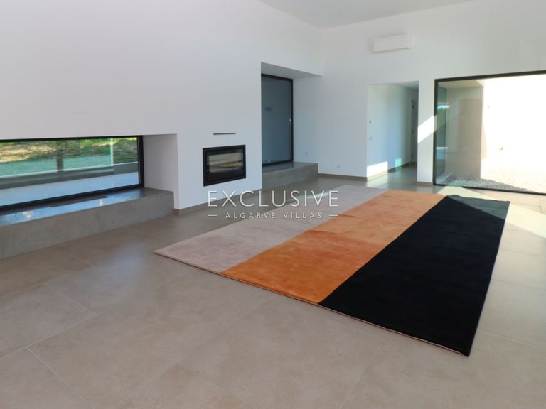 Villa for Sale in Carvoeiro, Algarve 6