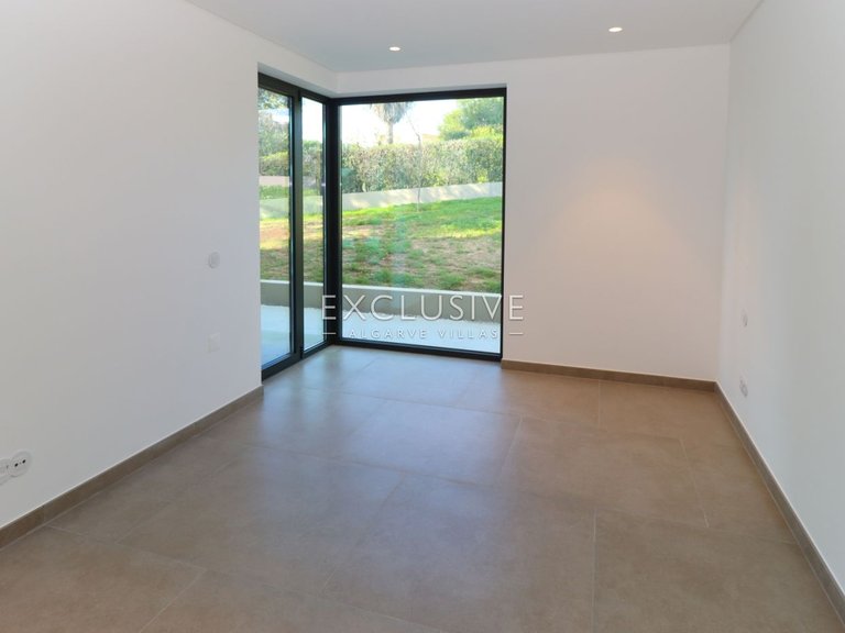 Villa for Sale in Carvoeiro, Algarve 11