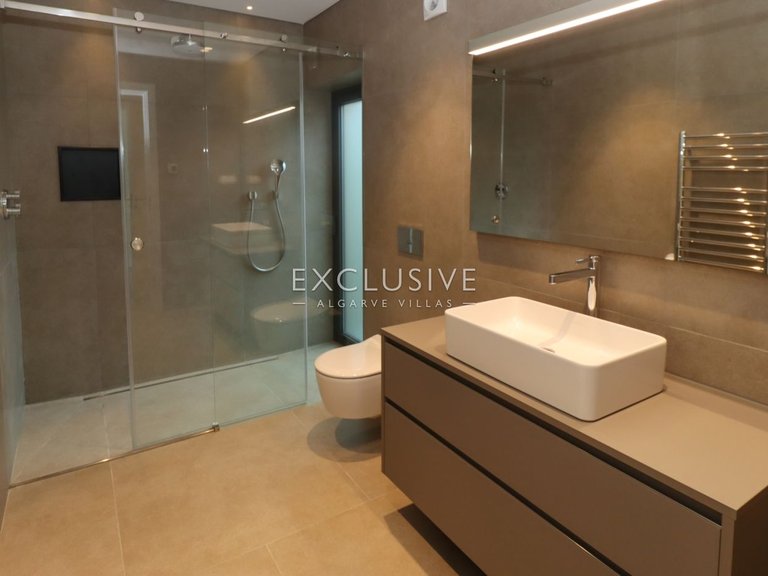 Villa for Sale in Carvoeiro, Algarve 12
