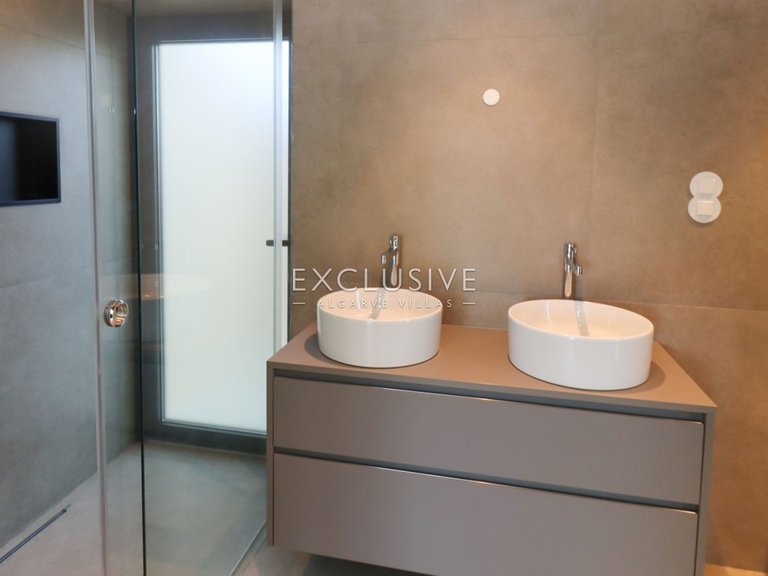 Villa for Sale in Carvoeiro, Algarve 18