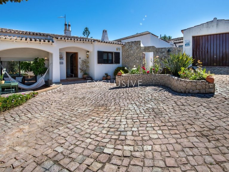 Villa for Sale in Alvor, Algarve 30