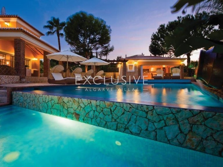 Villa for Sale in Carvoeiro, Algarve 1