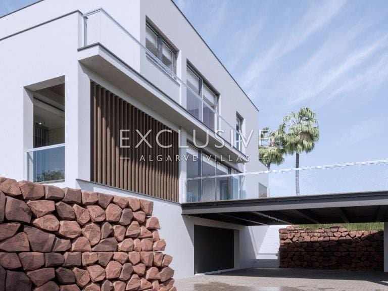 Villa for Sale in Praia Da Luz, Algarve 7