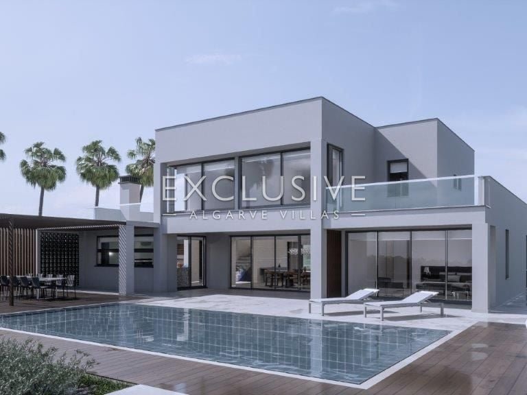 Villa for Sale in Praia Da Luz, Algarve 1
