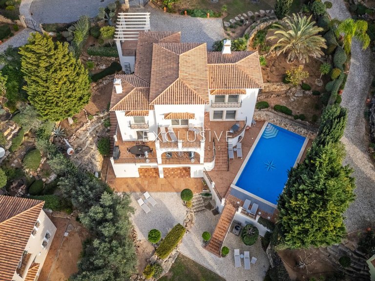 Villa for Sale in Carvoeiro, Algarve 1