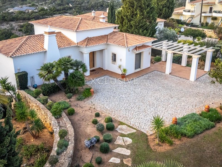 Villa for Sale in Carvoeiro, Algarve 2