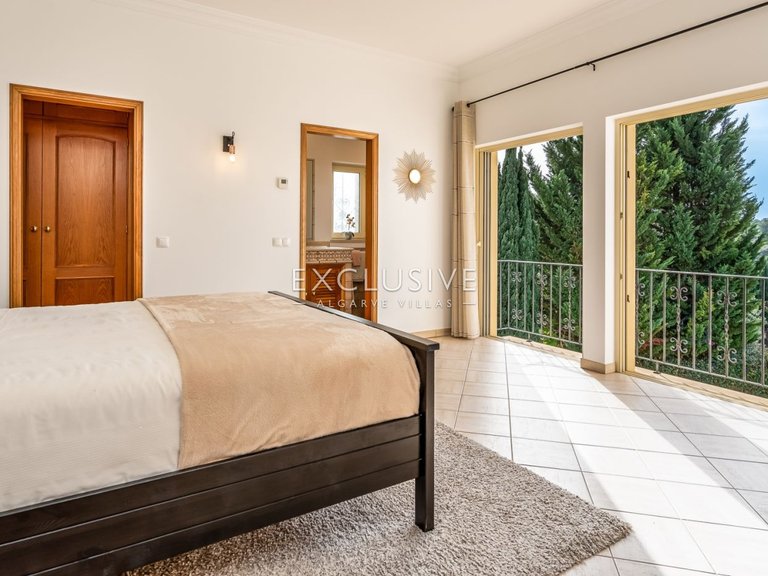 Villa for Sale in Carvoeiro, Algarve 24