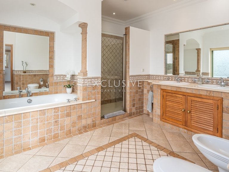 Villa for Sale in Carvoeiro, Algarve 21