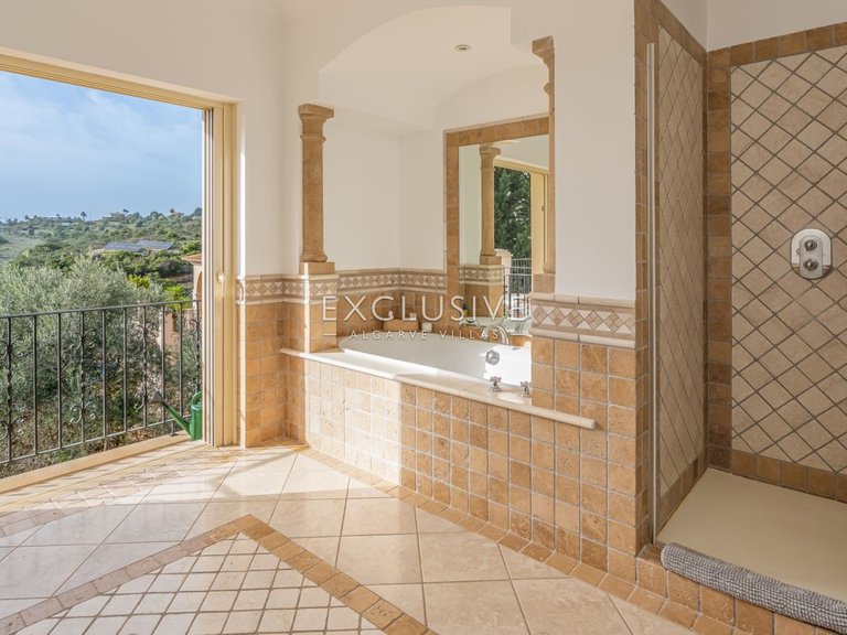 Villa for Sale in Carvoeiro, Algarve 19