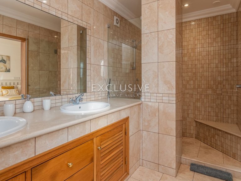 Villa for Sale in Carvoeiro, Algarve 13