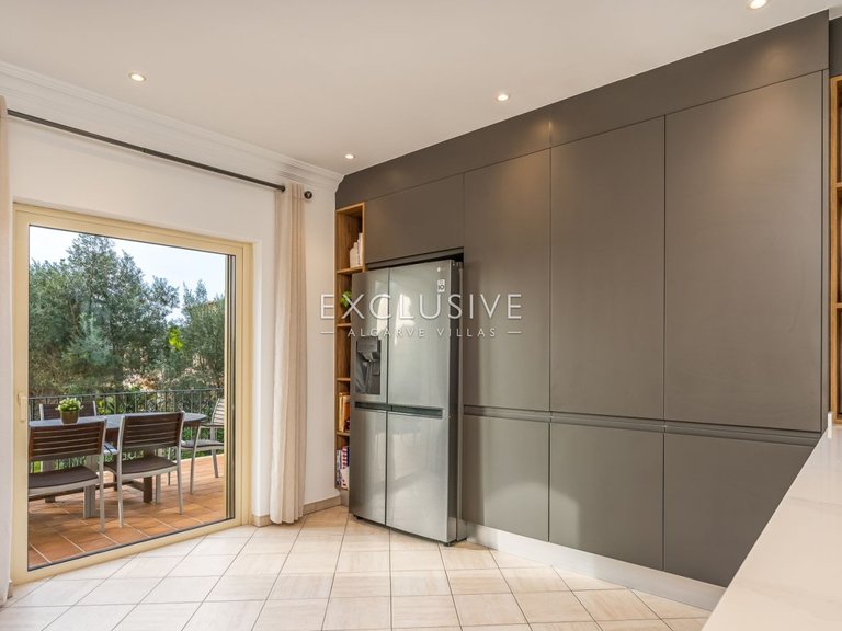 Villa for Sale in Carvoeiro, Algarve 8