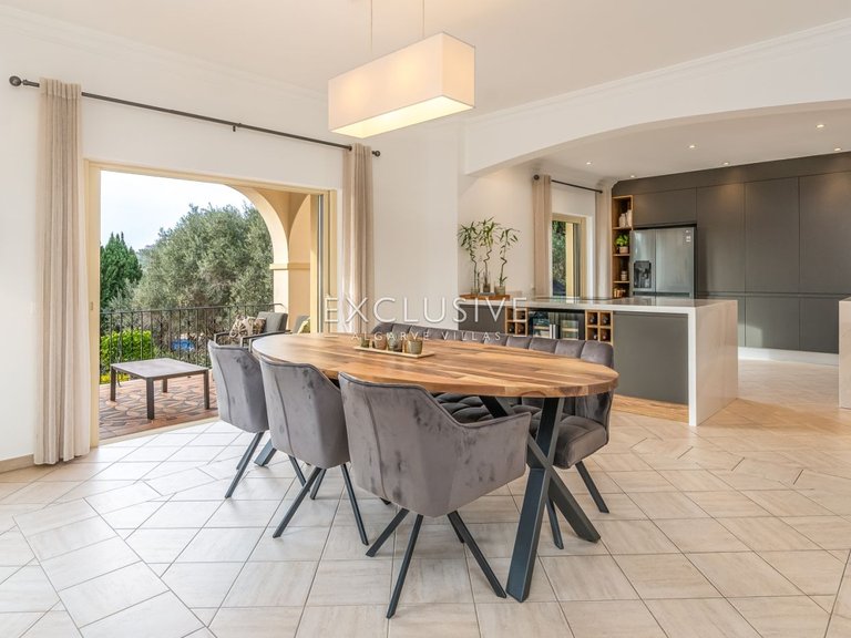 Villa for Sale in Carvoeiro, Algarve 7