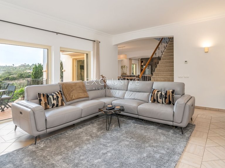 Villa for Sale in Carvoeiro, Algarve 5