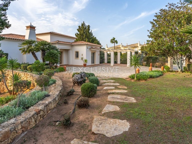 Villa for Sale in Carvoeiro, Algarve 4