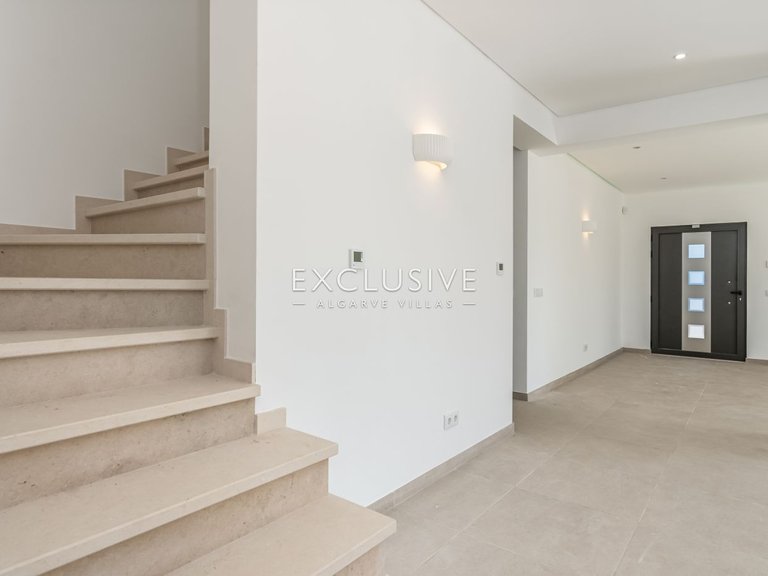 Villa for Sale in Carvoeiro, Algarve 11