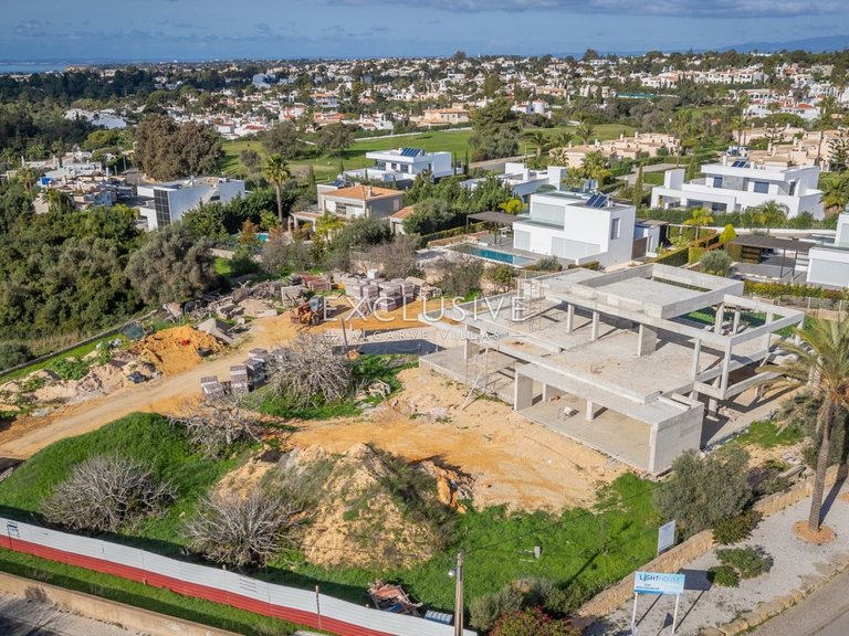 Villa for Sale in Carvoeiro, Algarve 15