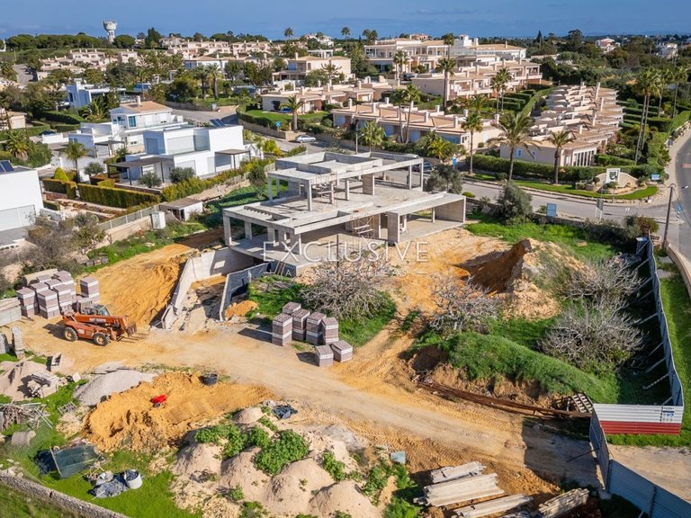 Villa for Sale in Carvoeiro, Algarve 17