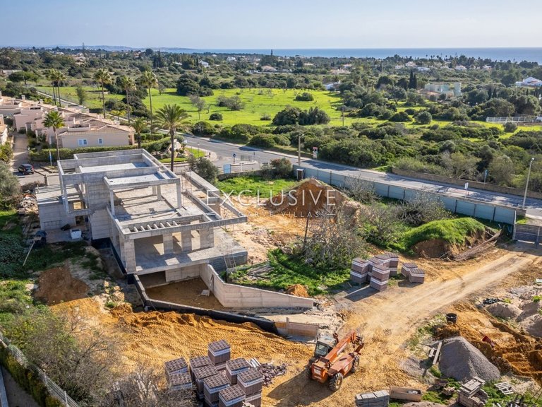 Villa for Sale in Carvoeiro, Algarve 11