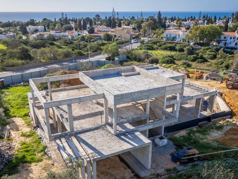 Villa for Sale in Carvoeiro, Algarve 12