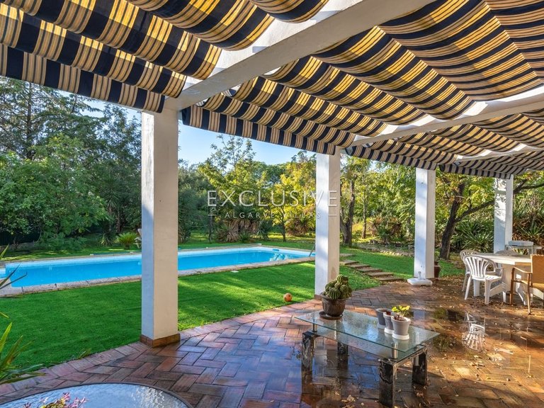 Villa for Sale in Carvoeiro, Algarve 9