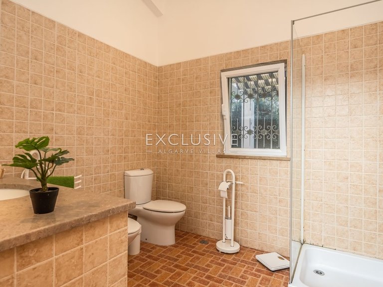 Villa for Sale in Carvoeiro, Algarve 11