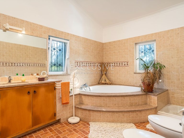 Villa for Sale in Carvoeiro, Algarve 18