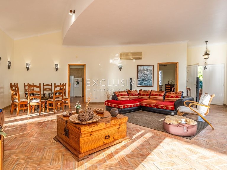 Villa for Sale in Carvoeiro, Algarve 23