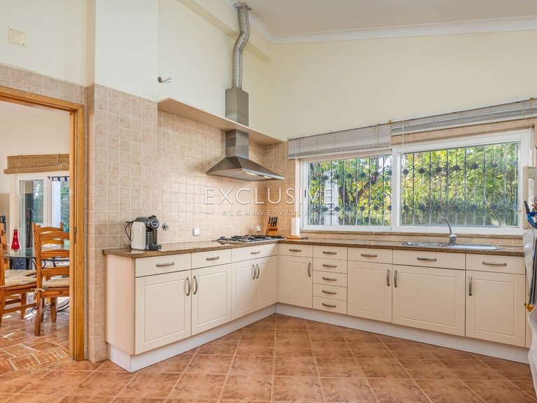 Villa for Sale in Carvoeiro, Algarve 21
