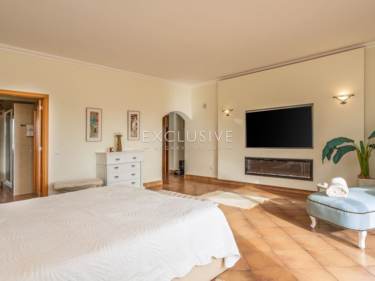 Villa for Sale in Praia Da Luz, Algarve 37