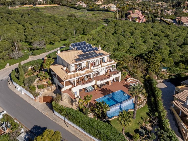 Villa for Sale in Praia Da Luz, Algarve 27