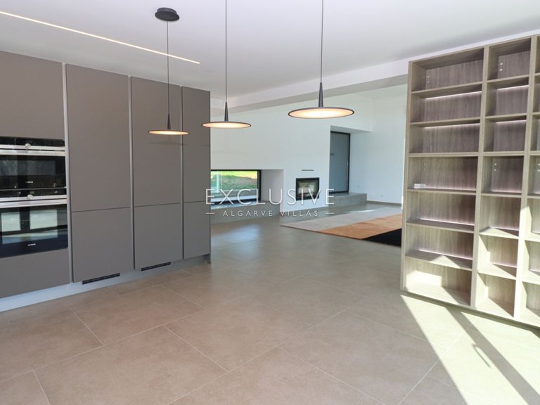 Villa for Sale in Carvoeiro, Algarve 10