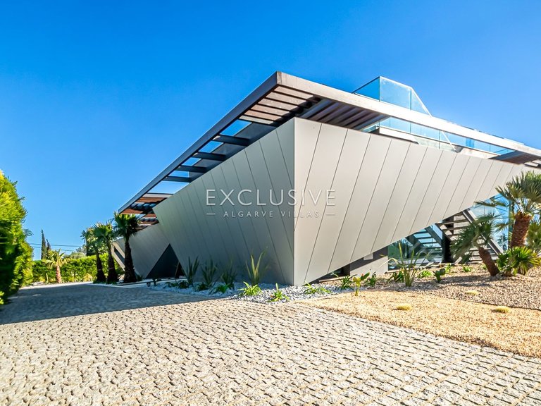 Villa for Sale in Carvoeiro, Algarve 12