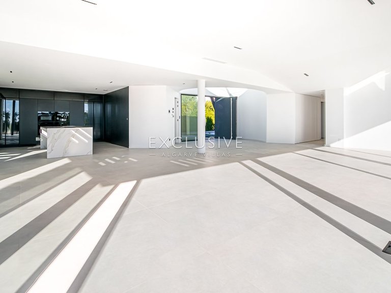 Villa for Sale in Carvoeiro, Algarve 17