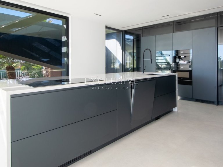 Villa for Sale in Carvoeiro, Algarve 18
