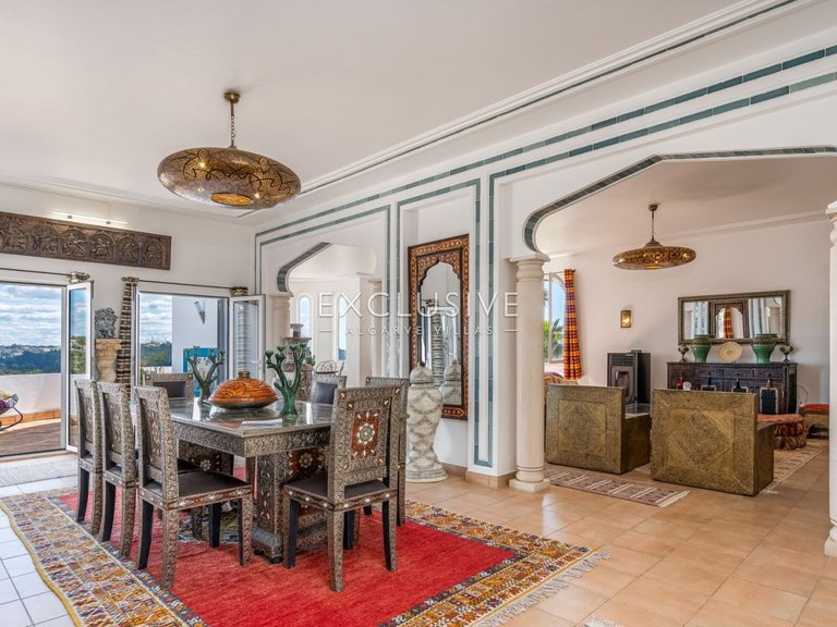 Villa for Sale in Carvoeiro, Algarve 5