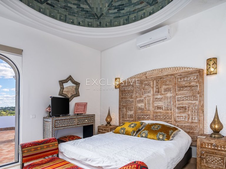 Villa for Sale in Carvoeiro, Algarve 16
